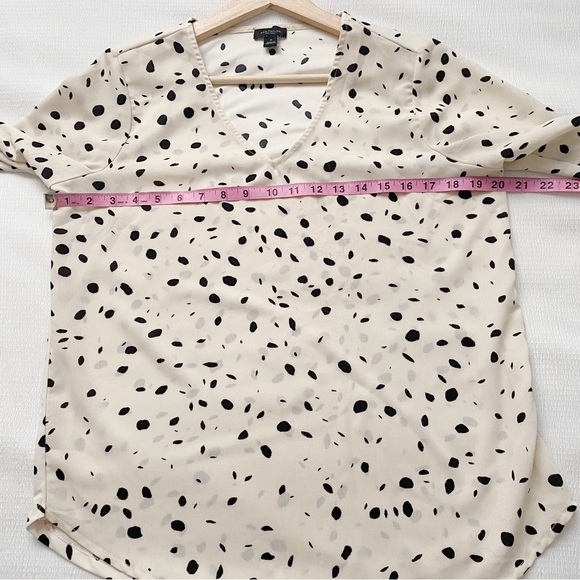 Ann Taylor Cream + Black Speckled V-Neck Ruched Drawstring Sleeves Blouse - Picture 5 of 11